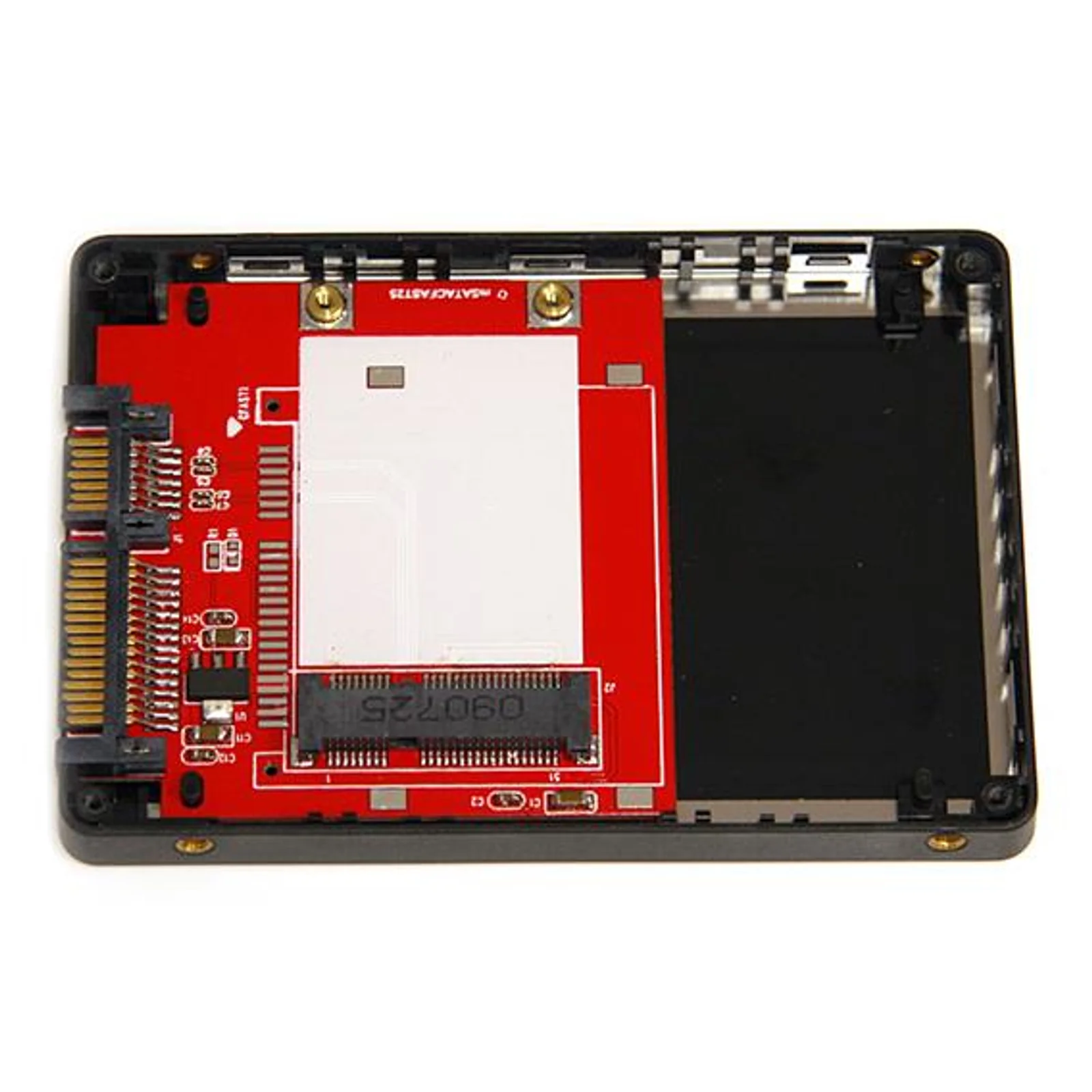 Intérieur du boîtier ouvert révélant la carte adaptateur rouge avec connecteur mSATA et connecteurs SATA dorés sur le côté gauche