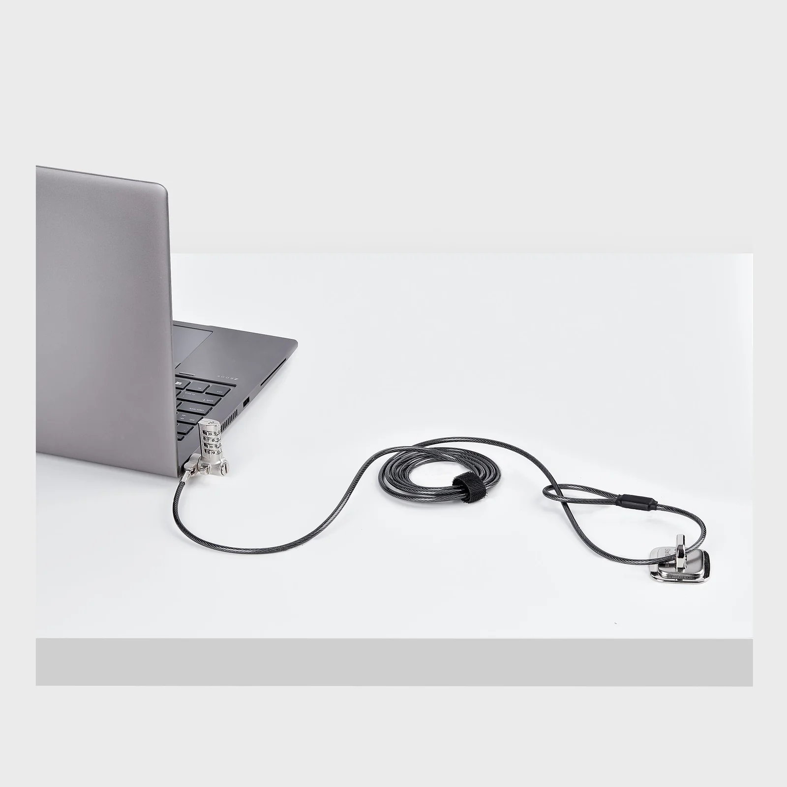 StarTech.com Câble Antivol pour Ordinateur Portable de 2m - Câble de Sécurité pour PC Portable, Compatible avec Noble Wedge®/Nano/K-Slot - Câble de Verrouillage avec Serrure à Combinaison sans Clé, Câble Anti-Vol