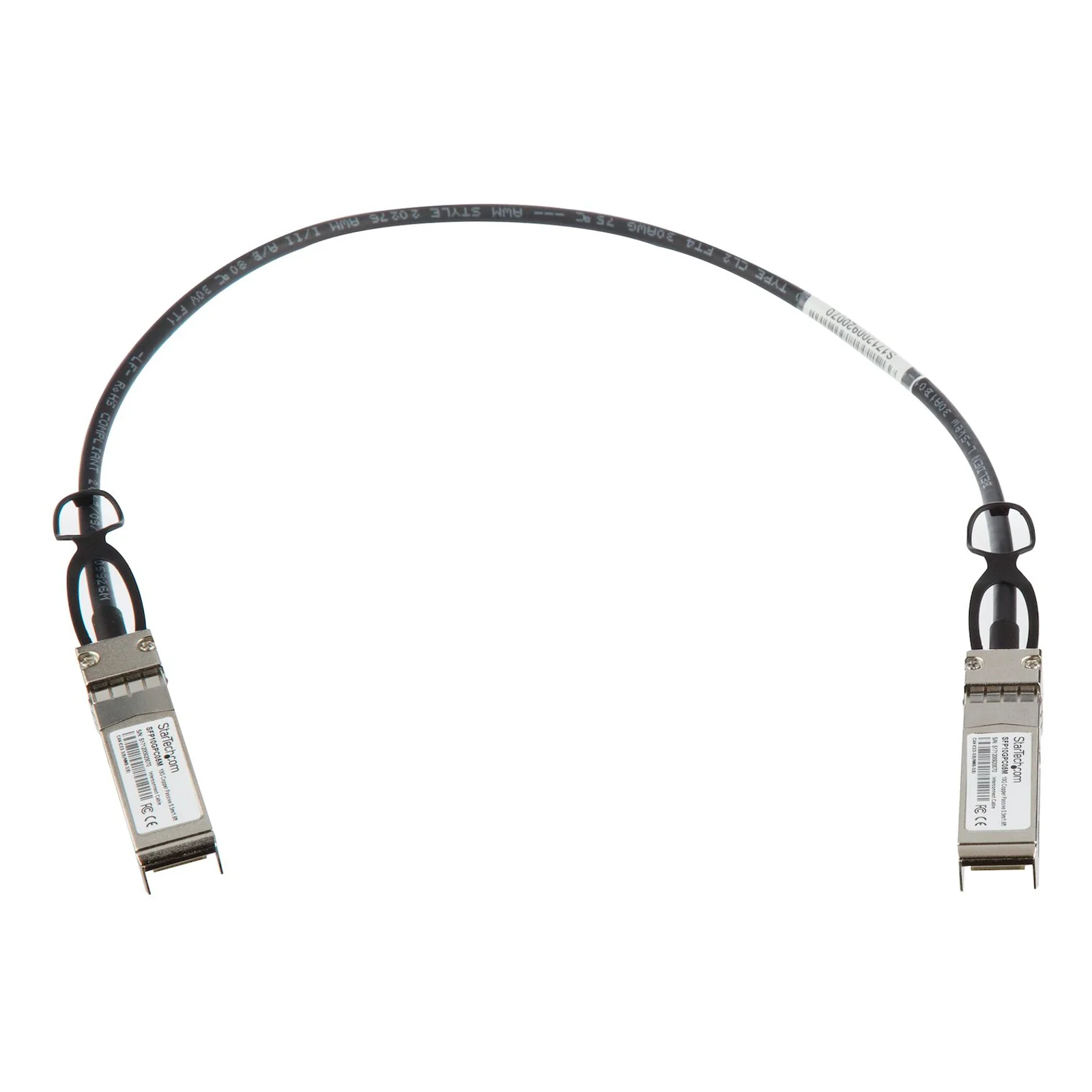 Câble DAC Twinax SFP+ StarTech.com de 0,5 m présenté en arc, les deux extrémités SFP+ aux bouts et marquages 30AWG MSA Compliant lisibles sur la gaine noire