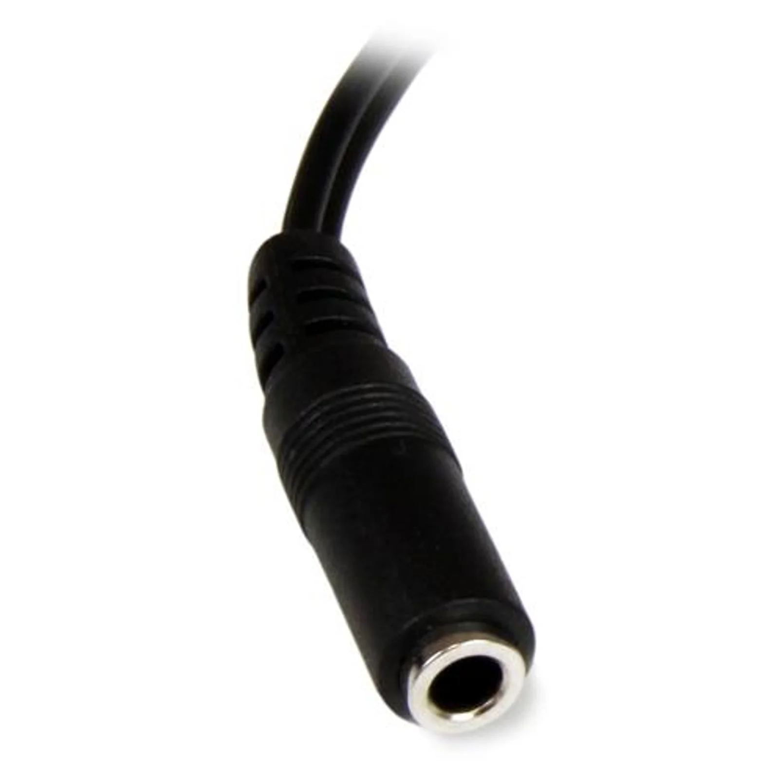 Gros plan du connecteur mini-jack 3,5mm femelle noir avec entrée argentée