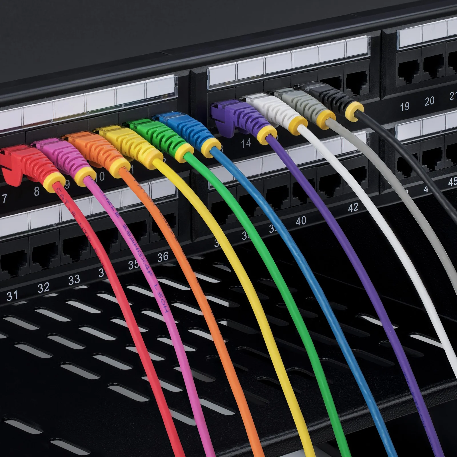 StarTech.com Câble Ethernet CAT6 Rouge Fin de 15m, Sans Accroc, 100W PoE, UTP, LSZH, Fil de Cuivre Pur 28AWG, Cordon Patch Réseau RJ45 avec Serre-Câble, Contrôlé Fluke