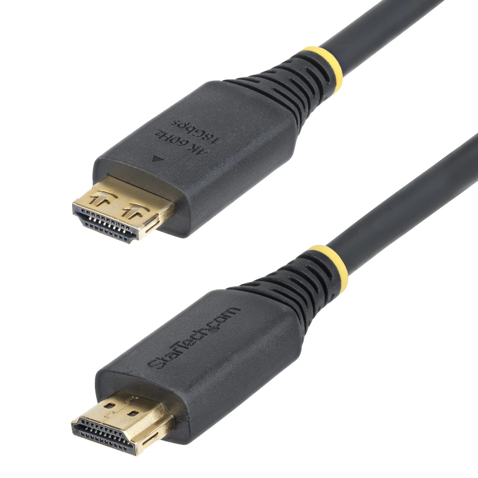 Vue d'ensemble du câble HDMI noir sur fond blanc, deux connecteurs dorés orientés vers le bas, bagues de rétention jaunes et gaine nervurée noire