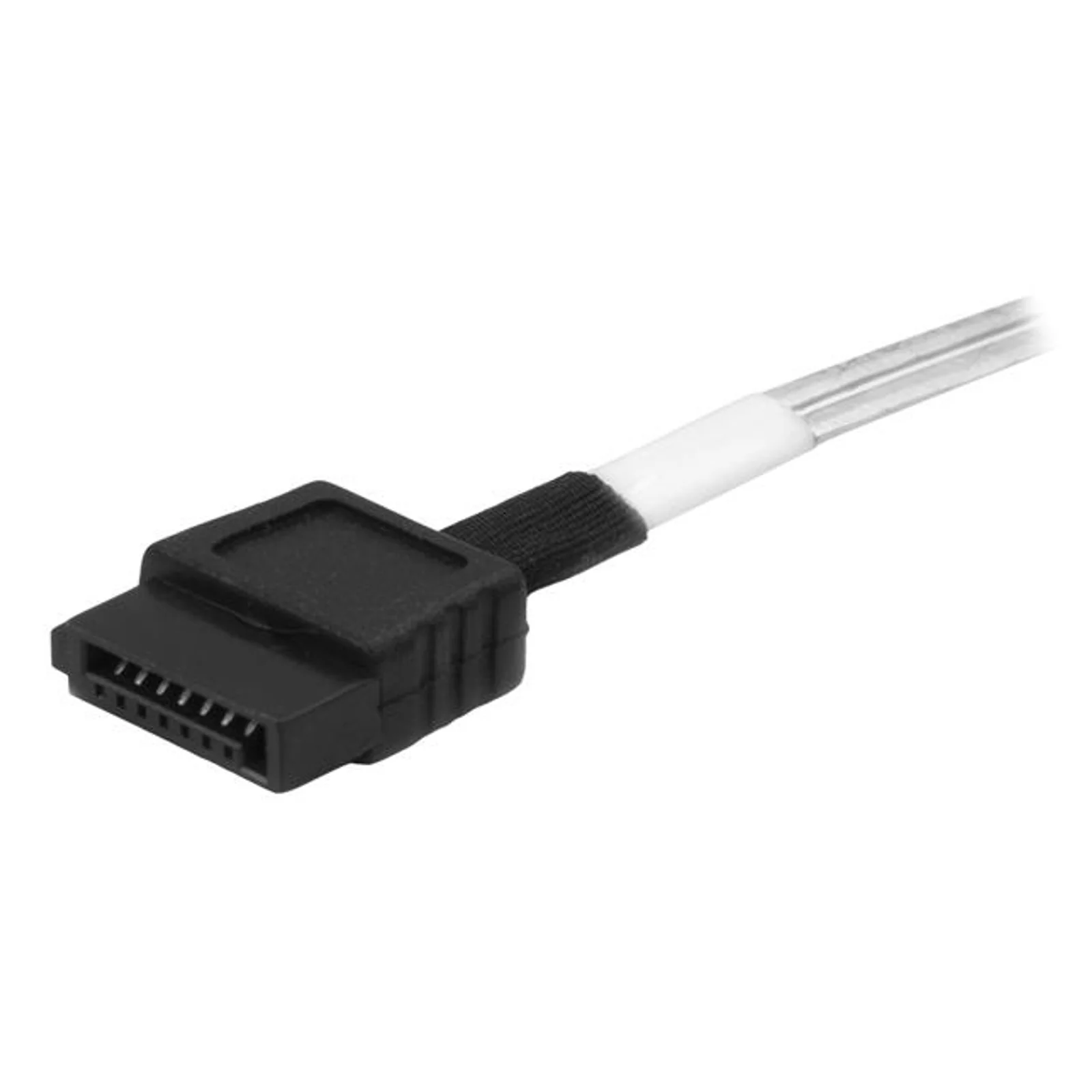 Gros plan sur un connecteur SATA noir à sept broches avec câble blanc transparent sortant de la gaine