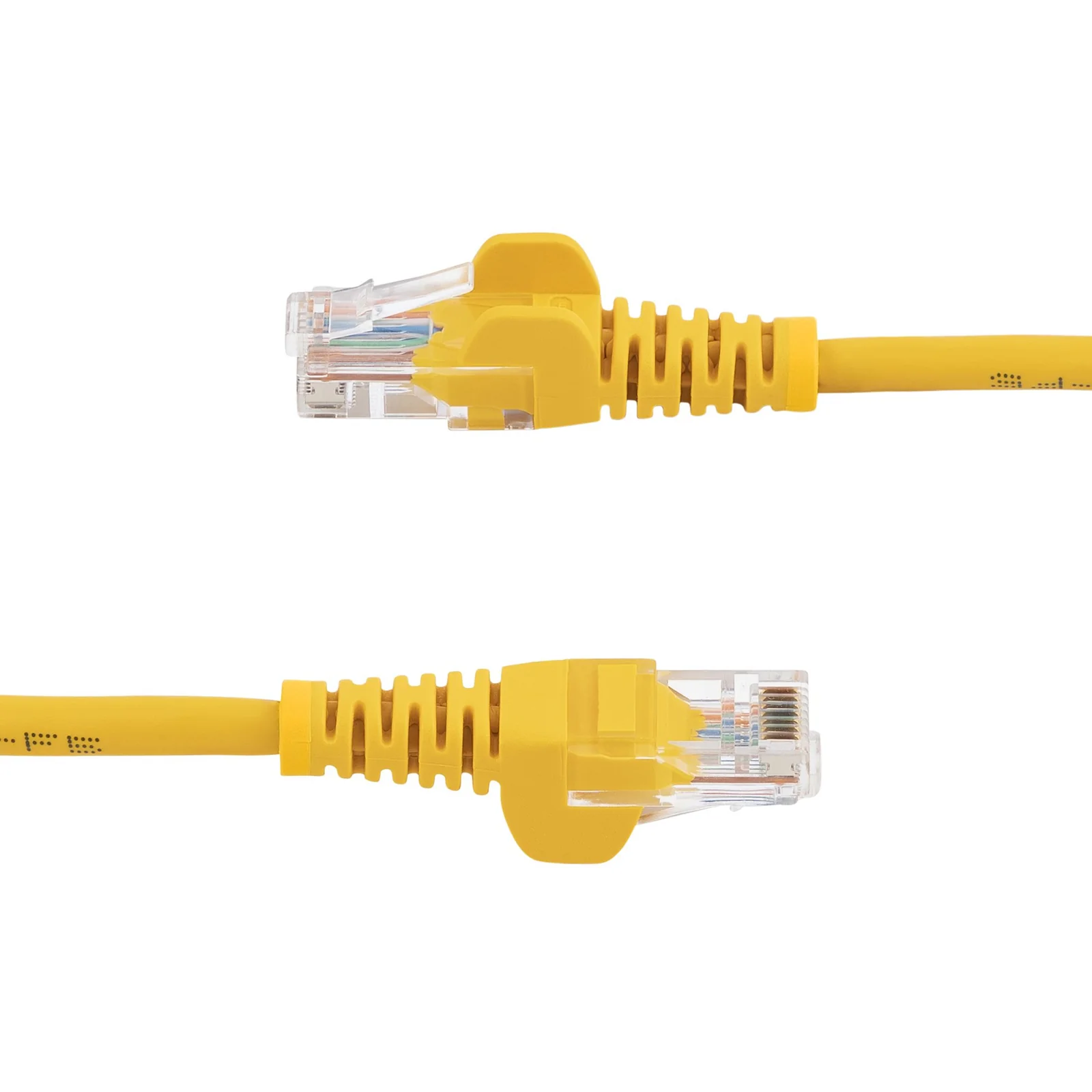 Les 2 extrémités du câble jaune vues en position horizontale, embouts sans crochet et connecteurs RJ45 transparents