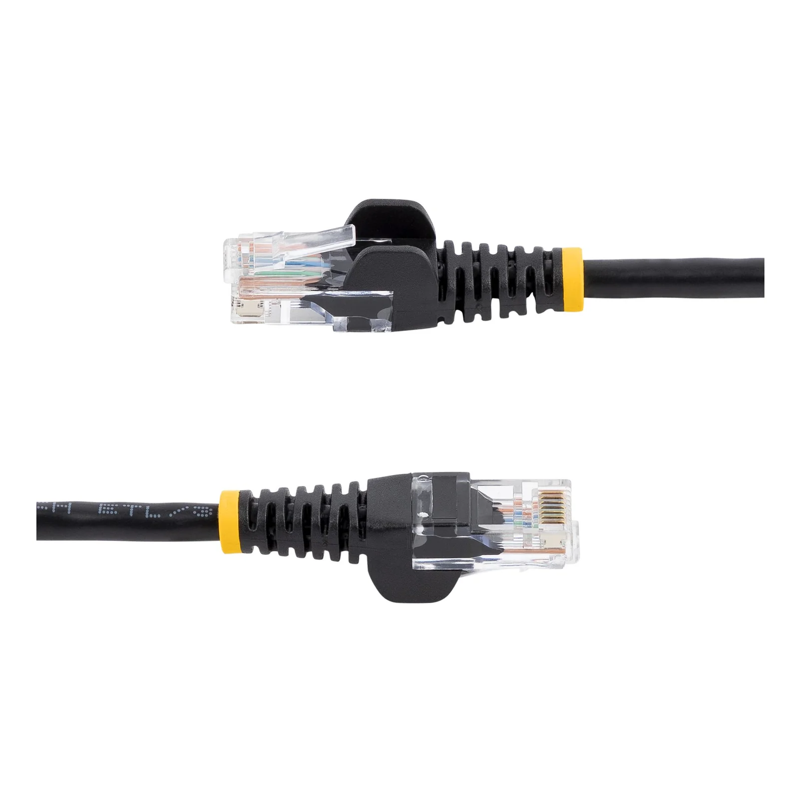 Vue rapprochée des deux connecteurs RJ-45 du câble noir 7 m, l'un montrant l'entrée câble avec anneau jaune, l'autre révélant les contacts dorés côté insertion.