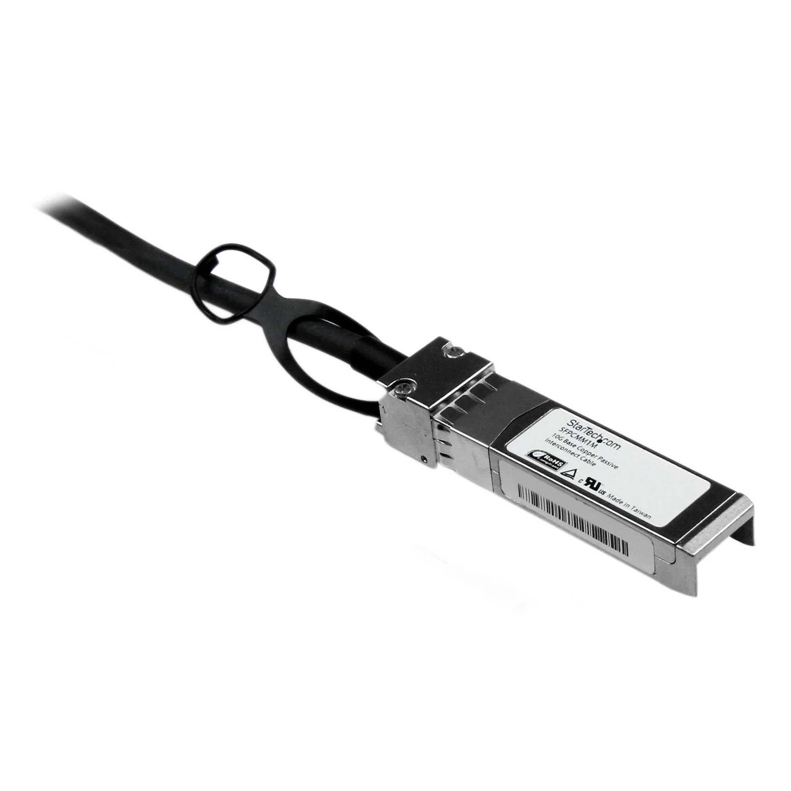 Connecteur SFP+ argenté avec clip de retrait noir et câble twinax, vue latérale