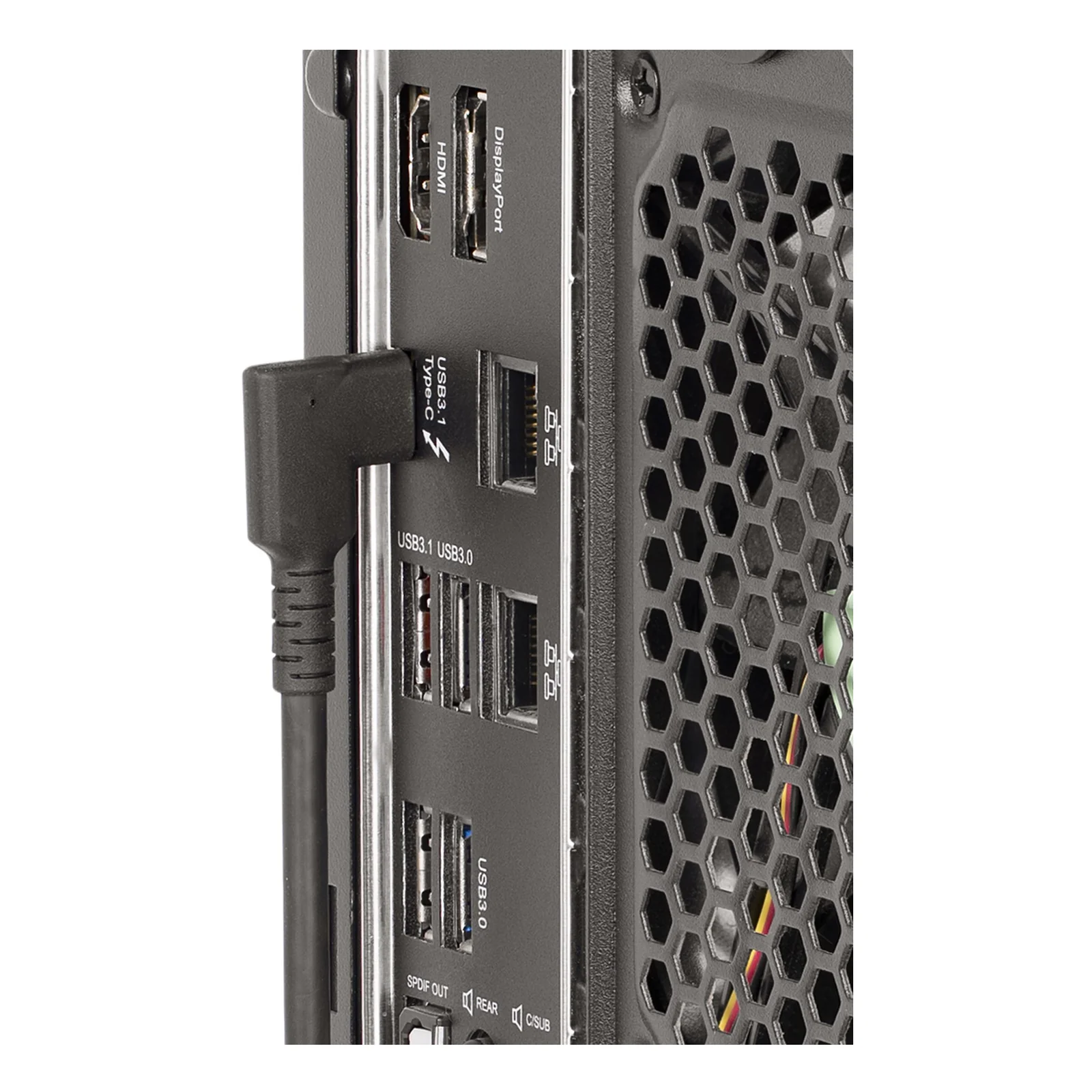 Connecteur USB-C coudé branché sur le panneau arrière d'un boîtier PC avec plusieurs ports USB visibles, vue de côté