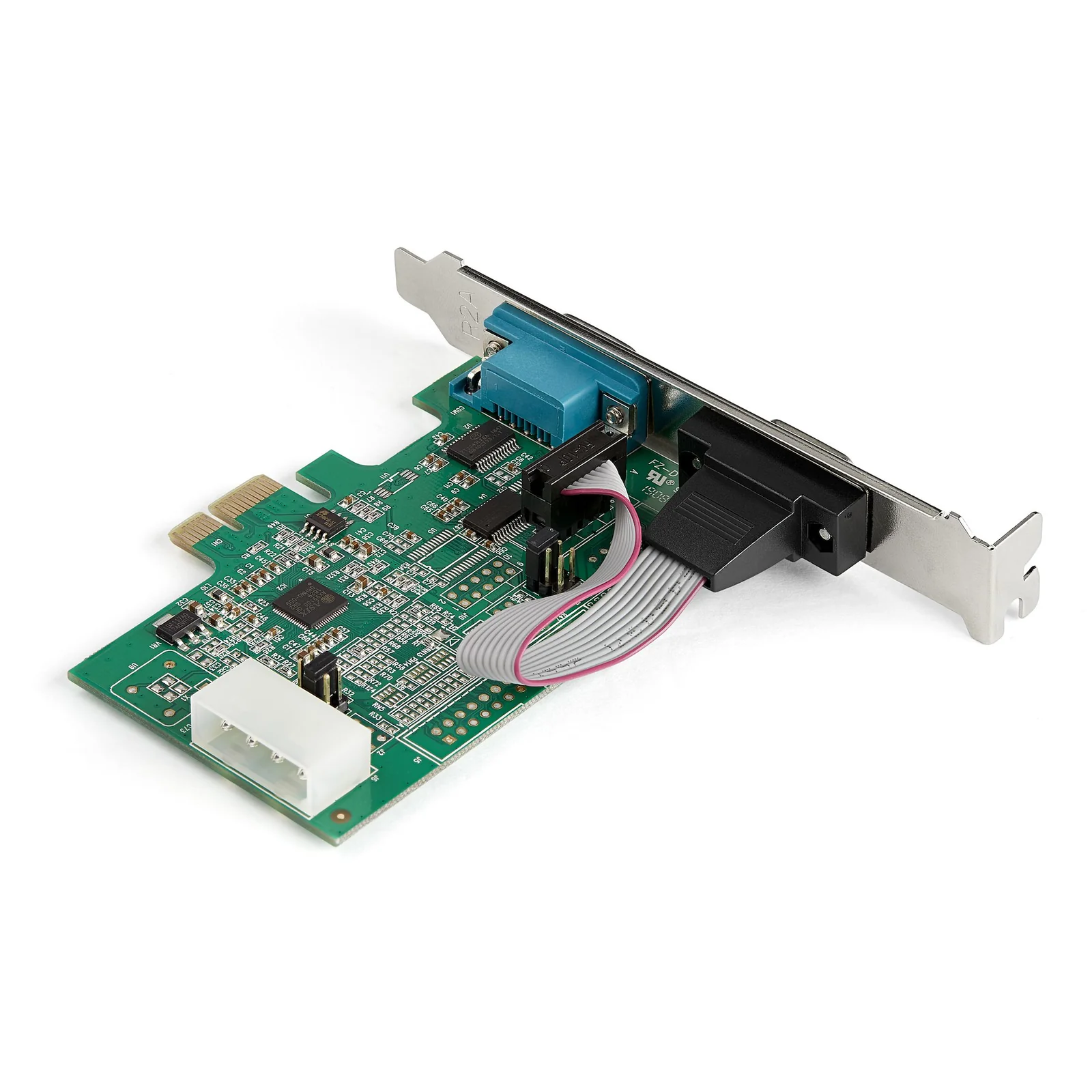 Vue arrière de la carte PCIe montrant le circuit imprimé vert, un connecteur DB9 bleu sur équerre basse et le connecteur d'alimentation 4 broches