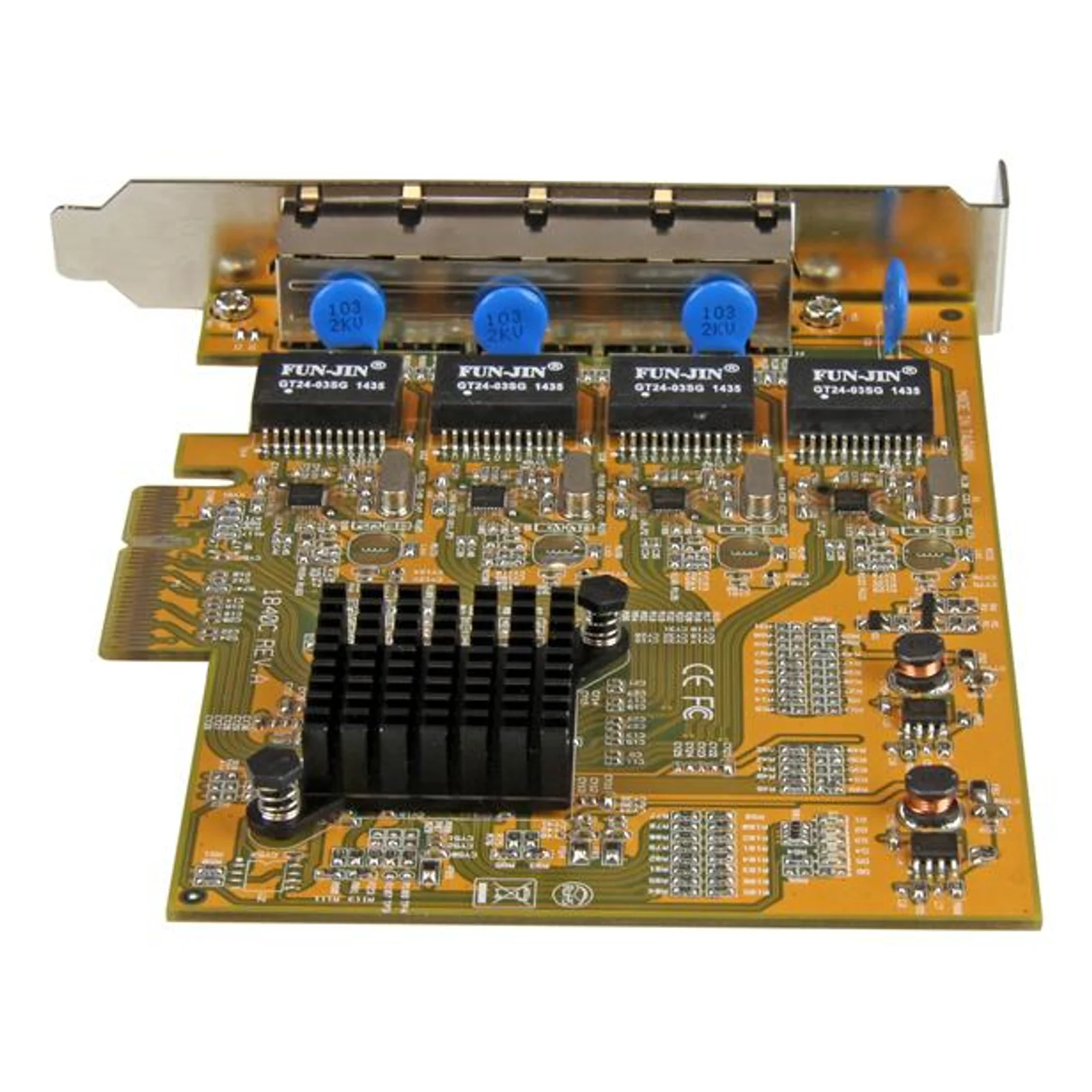Vue du dessous de la carte réseau PCIe, circuit doré avec 4 puces FUN-JIN, condensateurs bleus et dissipateur central noir