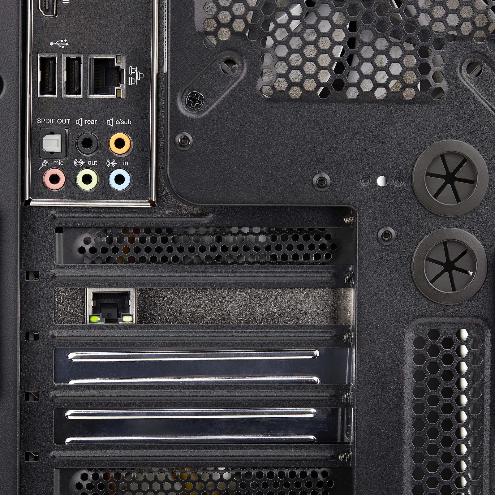 Port RJ45 de la carte réseau PCIe visible à l'arrière d'un boîtier PC noir, slot d'extension avec voyant vert