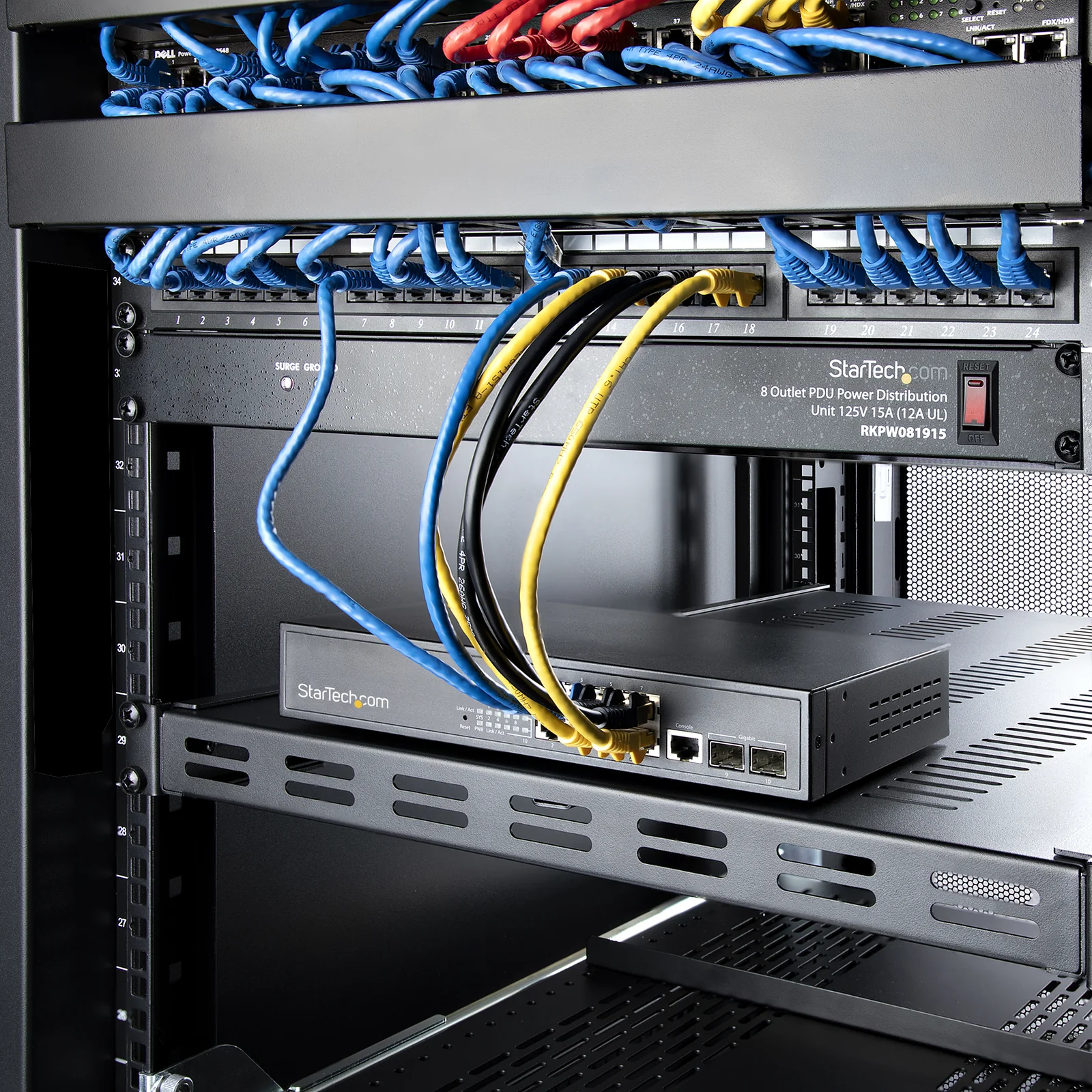 StarTech.com Étagère Réglable et Ventilée pour Montage en Rack de Serveur 1U - 150kg - Profondeur de Montage Réglable de 49,5 à 97,4cm Plateau Universel pour Rack d'Équipement AV/Réseau 19" - Profondeur 69,8cm