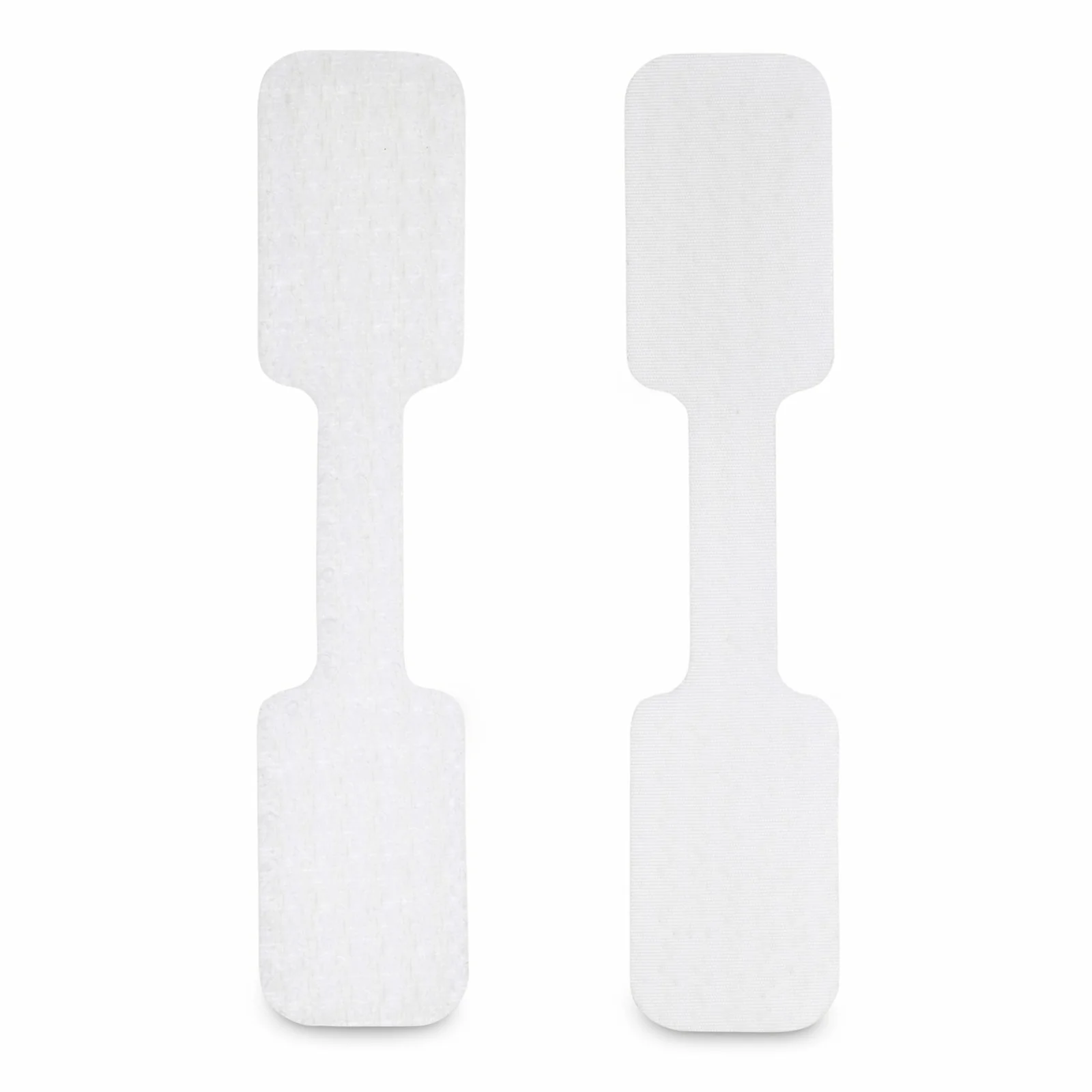 Deux étiquettes pour câble blanches vierges côte à côte, face velours à gauche et face lisse à droite, forme rectangulaire à double panneau