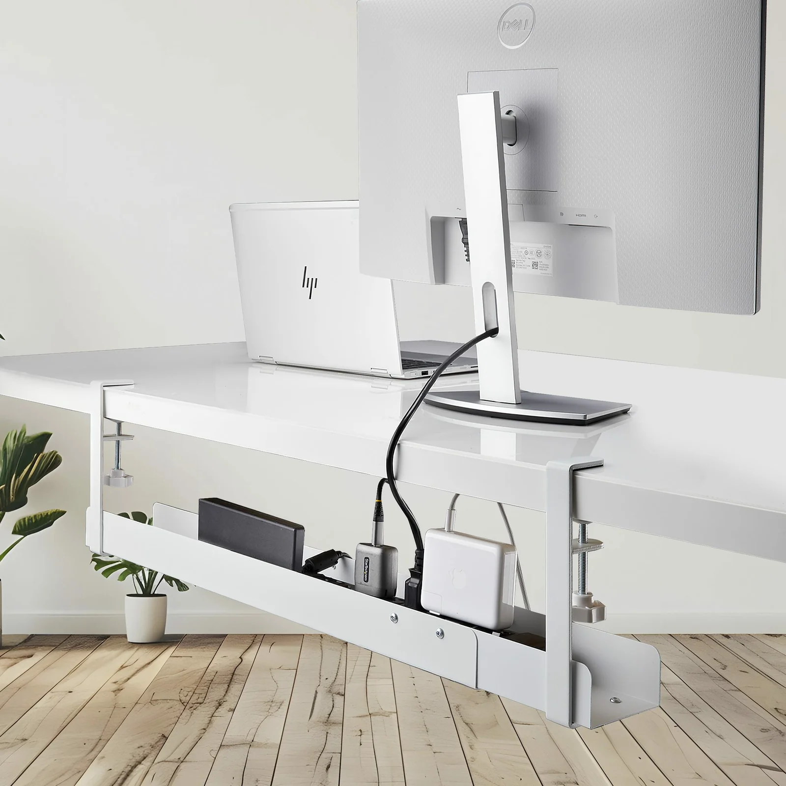 StarTech.com Goulotte Passe Câble Bureau, Organiseur de Câbles Ajustable en Longueur, Installation à Pinces, Aucun Perçage Nécessaire, Support Multiprise, Blanc