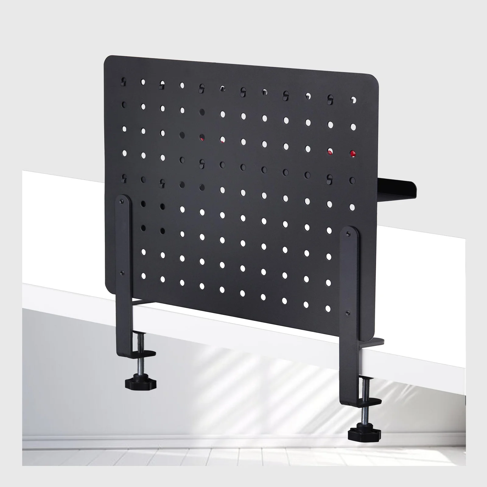 StarTech.com Panneau Perforé à Pinces avec Accessoires, 42 x 32cm, Panneau Perforé en Acier, Organisateur de Rangement de Bureau, Panneau Perforé à Fixer sur un Bureau, Noir