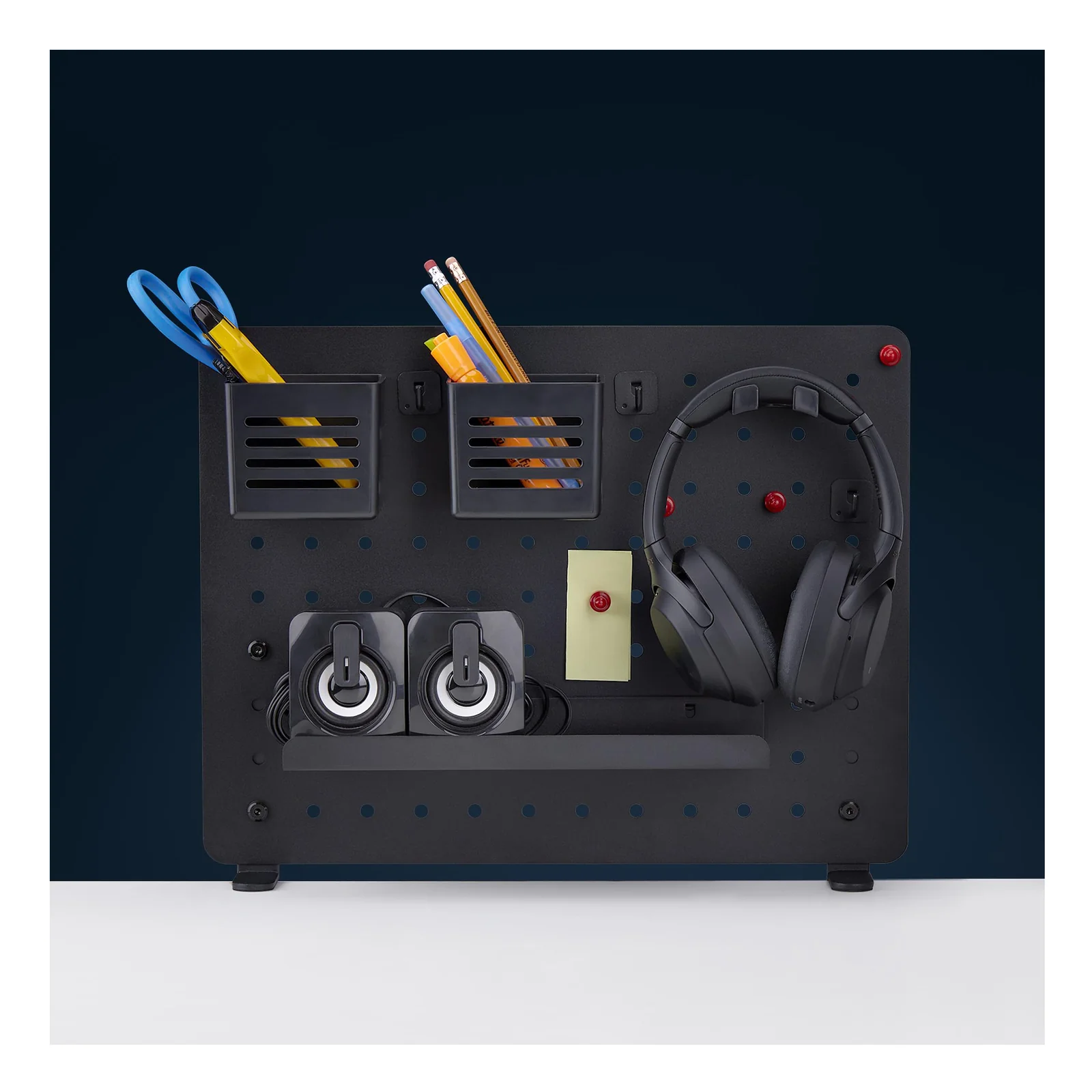 StarTech.com Panneau Perforé à Pinces avec Accessoires, 42 x 32cm, Panneau Perforé en Acier, Organisateur de Rangement de Bureau, Panneau Perforé à Fixer sur un Bureau, Noir
