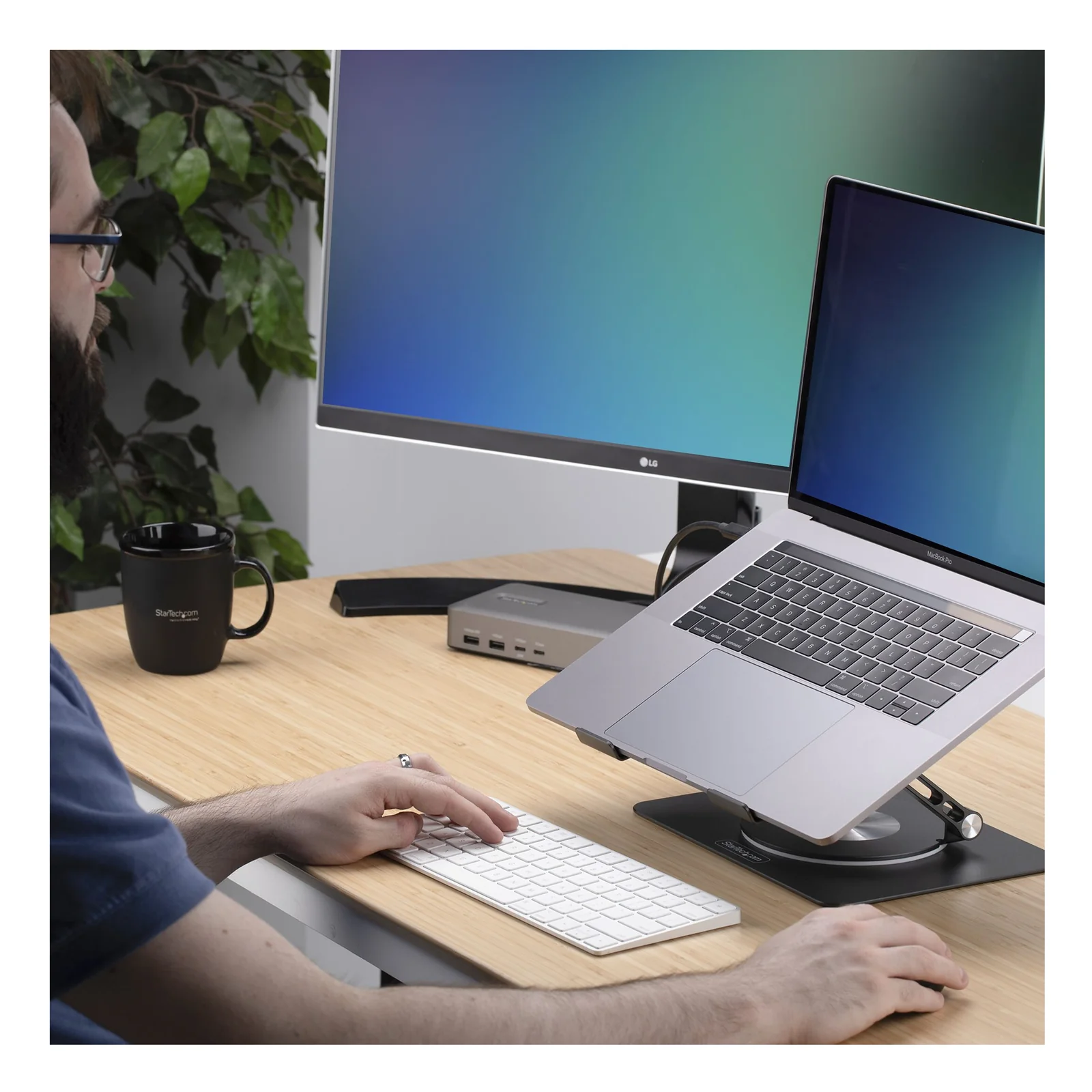 StarTech.com Support Rotatif pour PC Portable, Base Pivotante à 360&deg;, Support Rotatif pour Bureau, Hauteur et Inclinaison Réglables, Poids Max 5kg, Construction en Aluminium, Design Portable