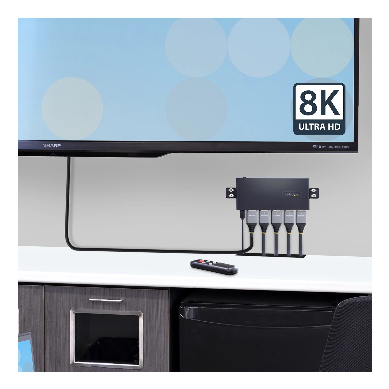 StarTech.com Switch HDMI 8K à 4 ports - Switch HDMI 2.1 4K 120Hz HDR10+, 8K 60Hz UHD - Commutateur/Switch HDMI 4 In 1 Out - Commutation de Source Auto/Manuelle - Adaptateur d'Alimentation et Télécommande Inclus