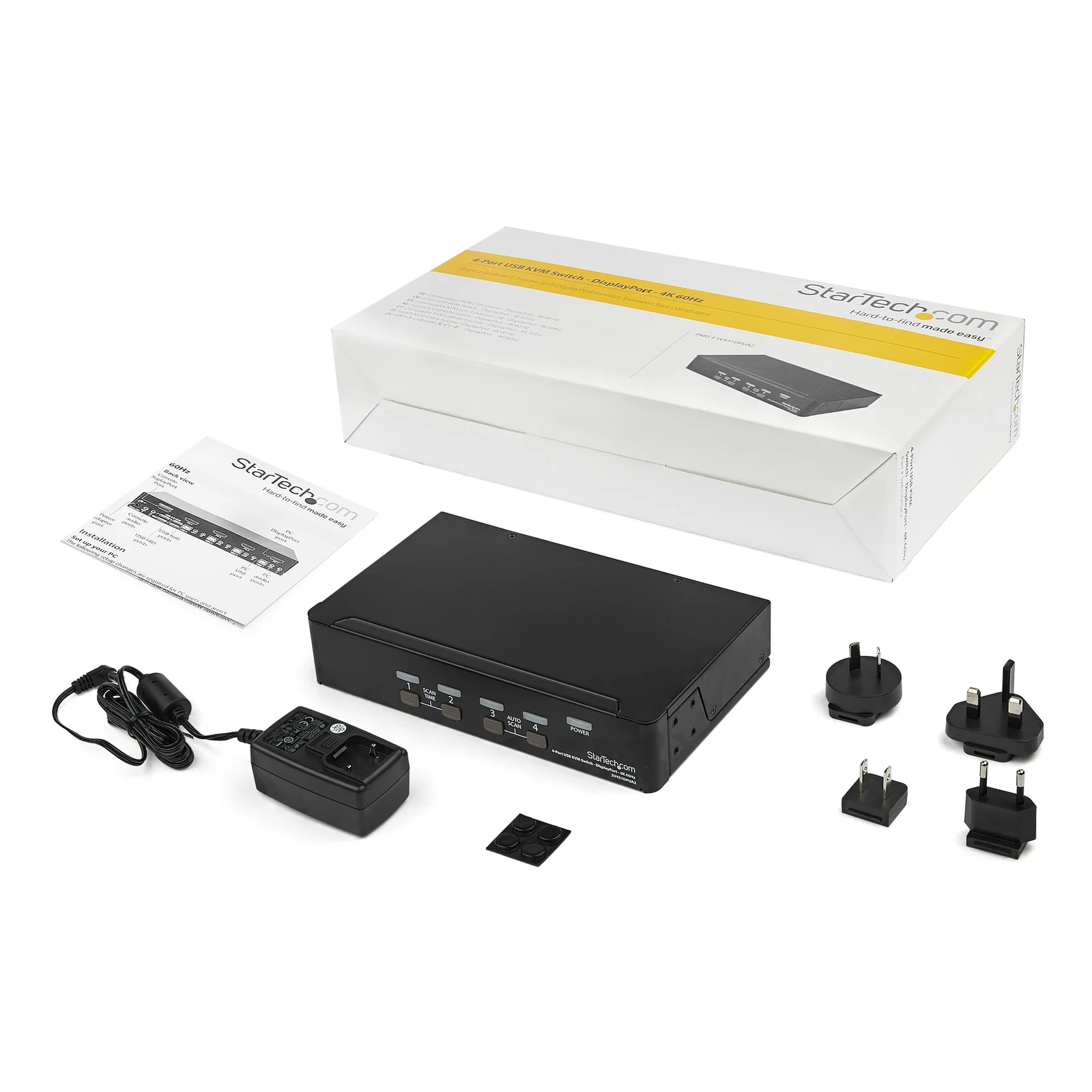 Contenu de la boîte du switch KVM posé devant son emballage blanc, avec adaptateur secteur, plusieurs fiches internationales et guide d'installation