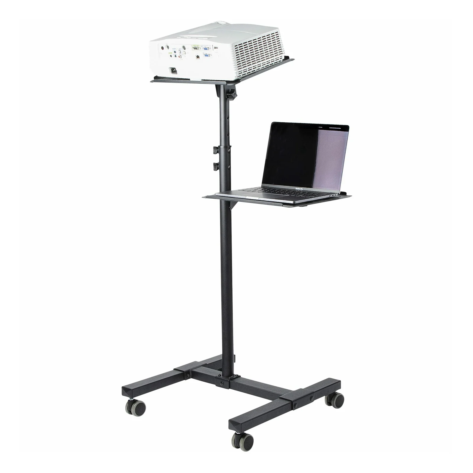 Vue de trois quarts montrant le chariot chargé d'un vidéoprojecteur blanc côté connecteurs arrière et d'un ordinateur portable sur l'étagère inférieure
