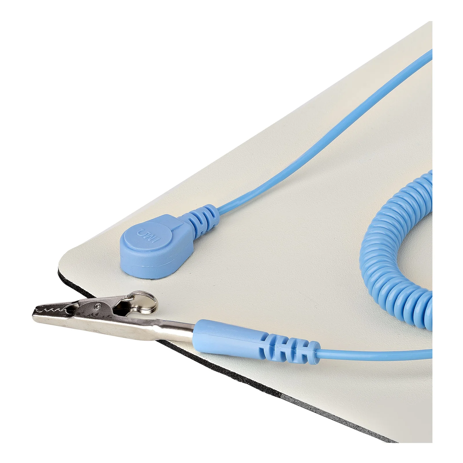 Gros plan connecteur snap du tapis antistatique ESD StarTech.com avec câble de mise à la terre bleu