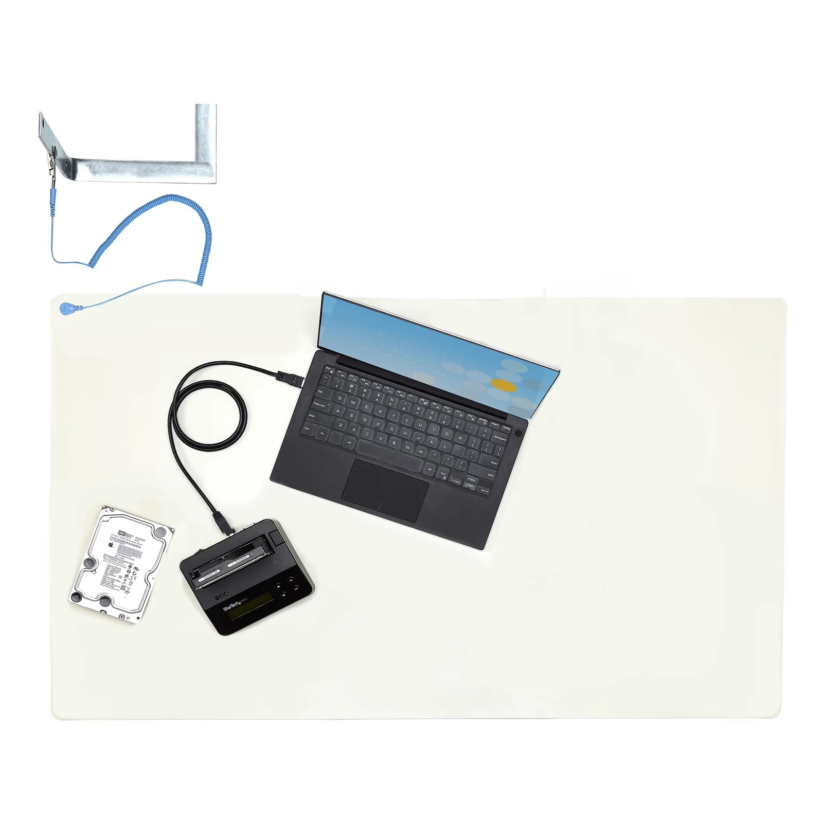 StarTech.com Tapis Antistatique ESD - Tapis de Bureau ESD Universel - Sous-couche pour Réparation d'Appareils Électroniques - Tapis de Travail avec Câble de Mise à la Terre Détachable, ANSI/ESD S 4.1, 60x120cm