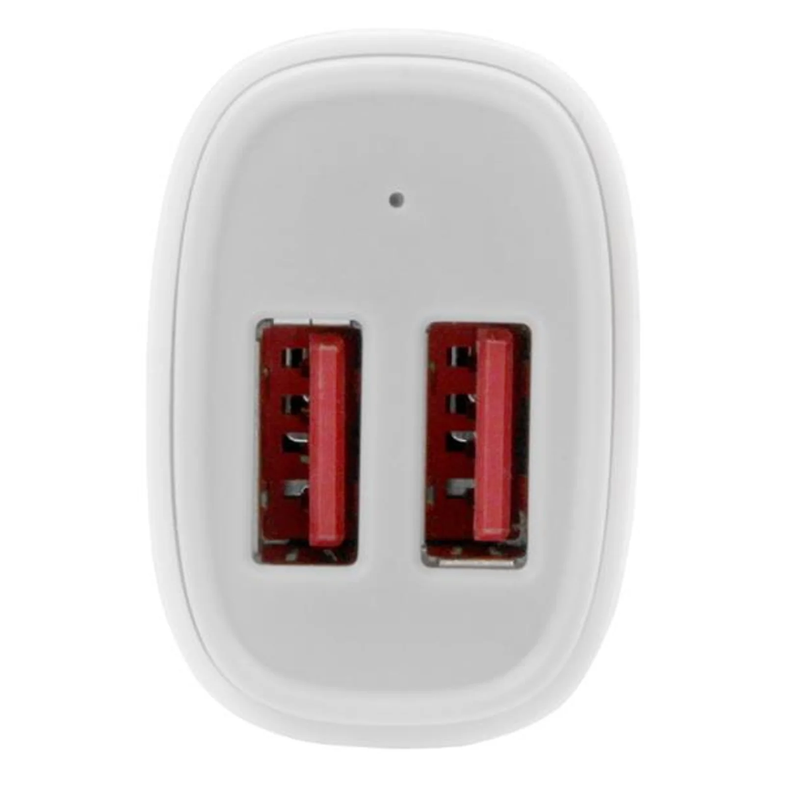 Vue frontale rapprochée des deux ports USB à languettes rouges du chargeur allume-cigare blanc, petite LED au-dessus des ports