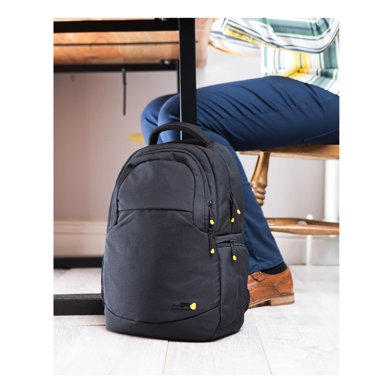 Techair Eco essential 39,6 cm (15.6") Étui sac à dos Noir