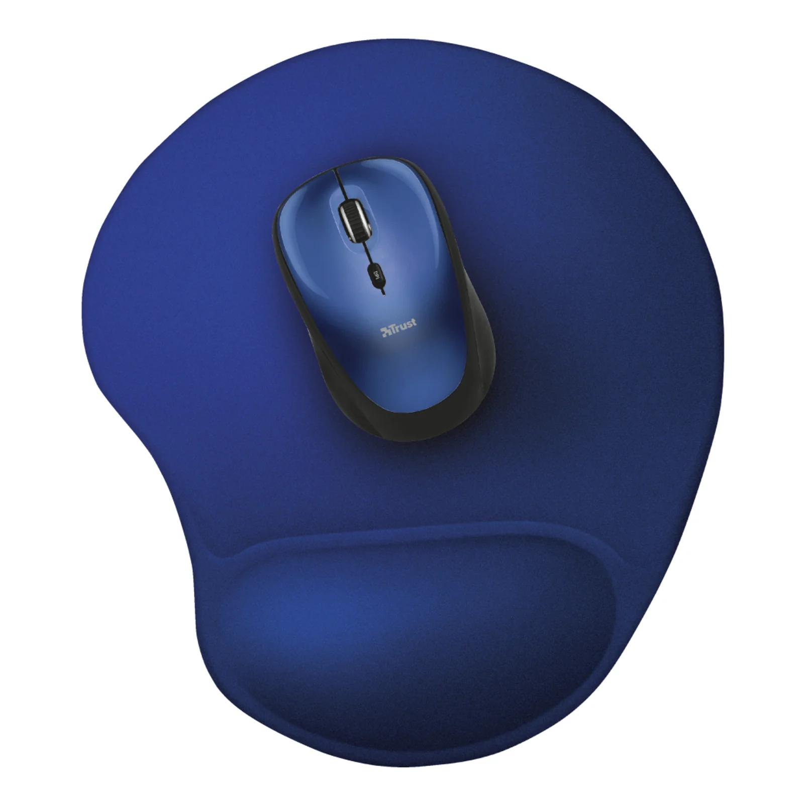 Tapis de souris Trust BigFoot 20426 bleu avec souris sans fil bleue posée dessus, vue en angle