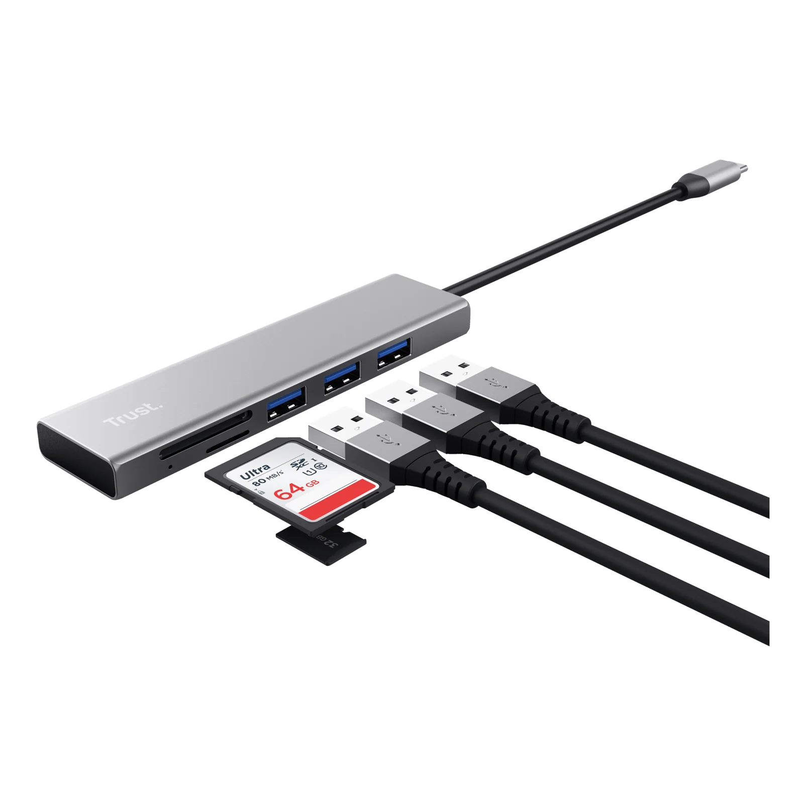 Hub Trust Halyx aluminium avec trois câbles branchés sur les ports USB-A et lecteur de cartes visible