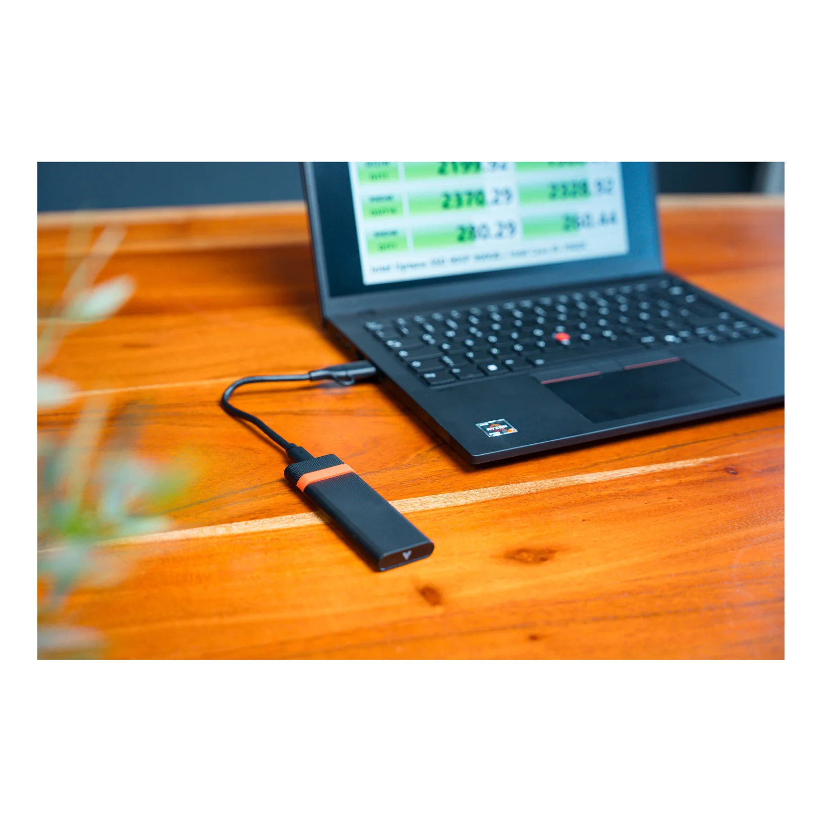 Verbatim 32261 Boîtier de disques de stockage Enceinte ssd Noir, Rouge M.2 Alimenté par port USB
