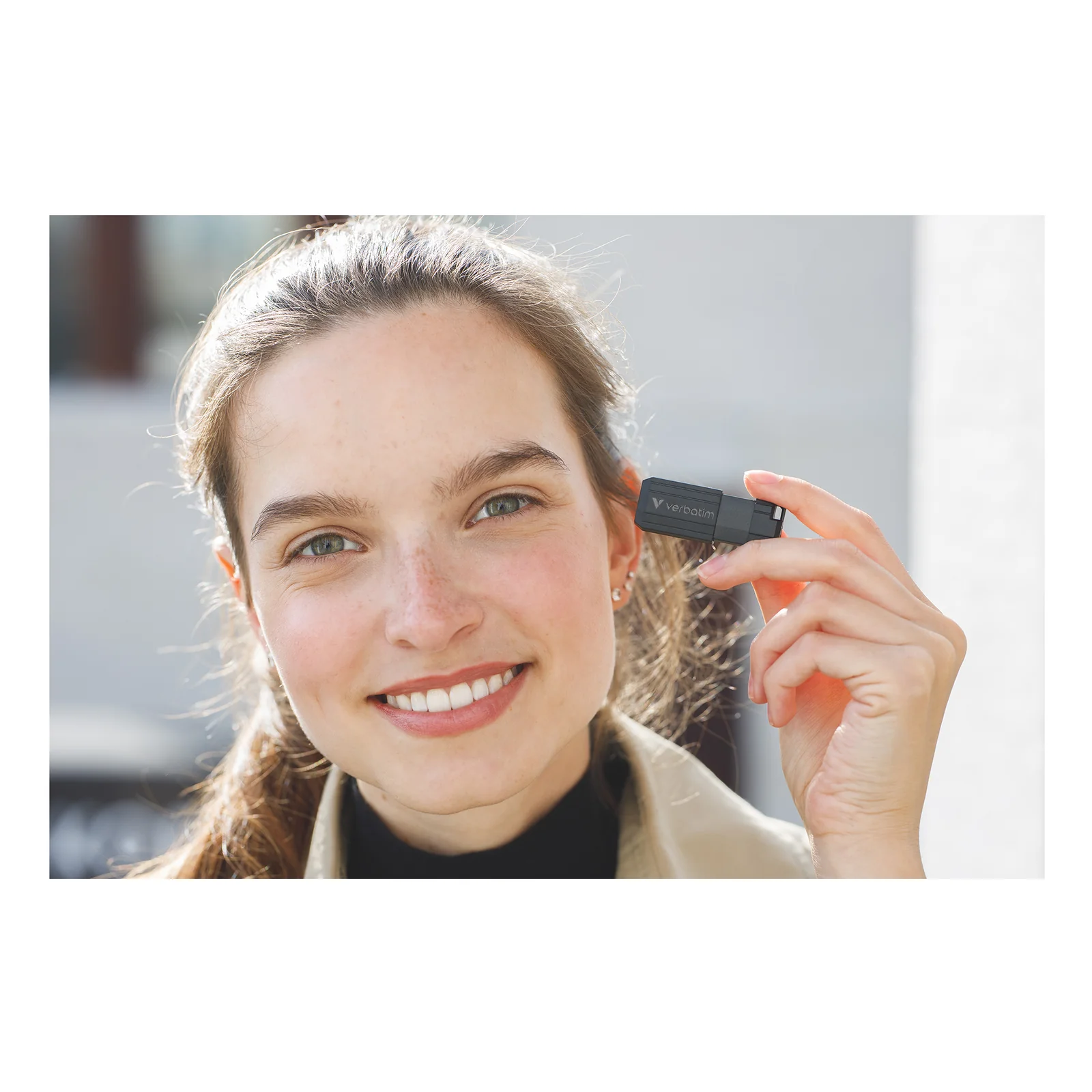Verbatim Micro-clé USBPinStripe de 64 Go - noire
